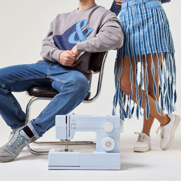 SINGER Heavy Duty 4423 High Speed Sewing Machine with Accessory Kit | Strong Motor With Enhanced Piercing Power, 97 Stitch Applications, Full Metal frame, 1-step Buttonhole & LED Light