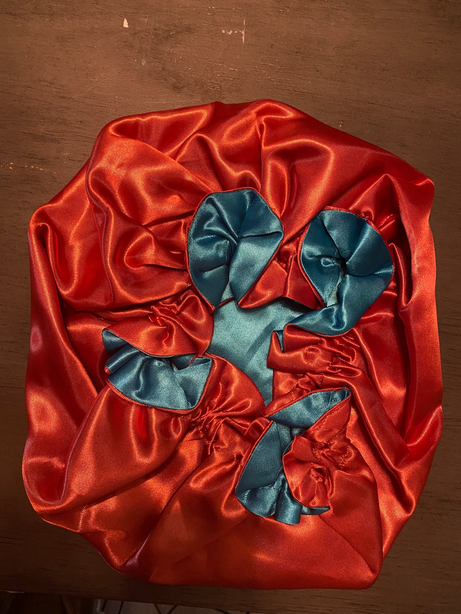 REVERSIBLE SILK BONNETS